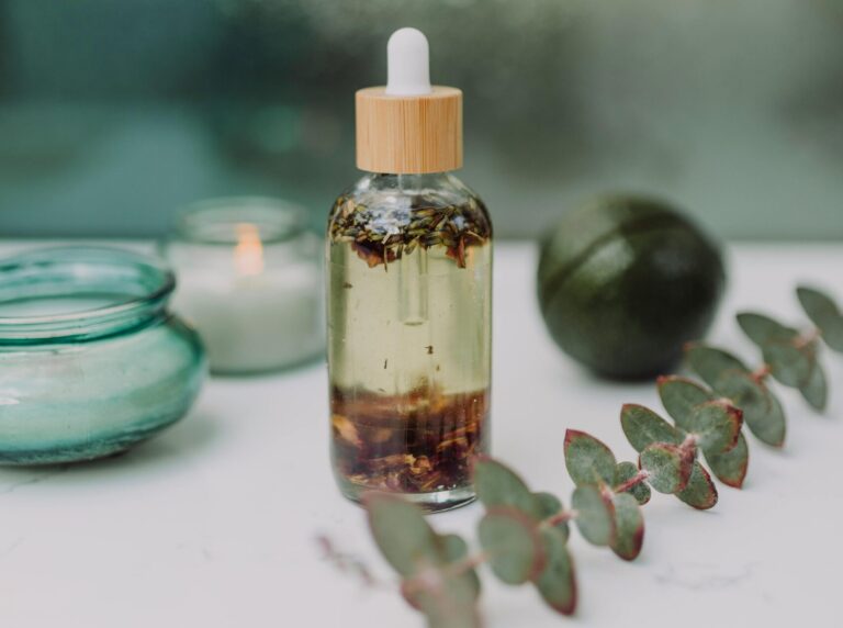 Exploring the Aromatic World: Unveiling the Benefits of Essential Oils